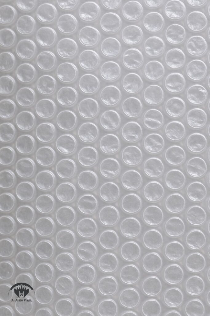 کلوزآپ یکنواختی حباب ها هنگام خرید نایلون حبابدار