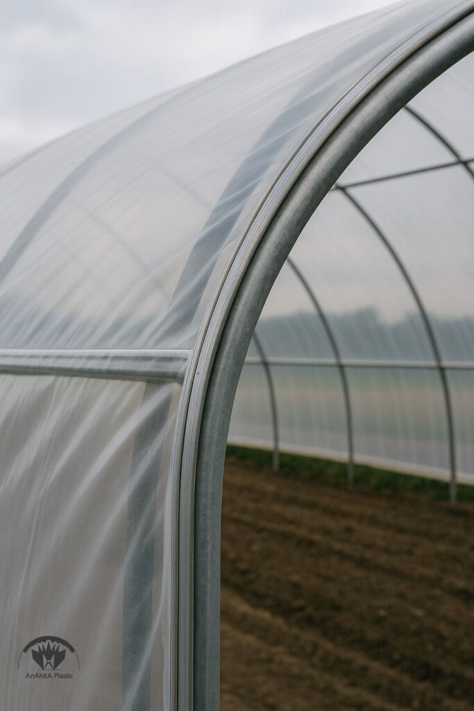 نایلون گلخانه ای نصب استاندارد با هم پوشانی 10 تا 20 سانت و فیکس با پروفیل قفل شونده