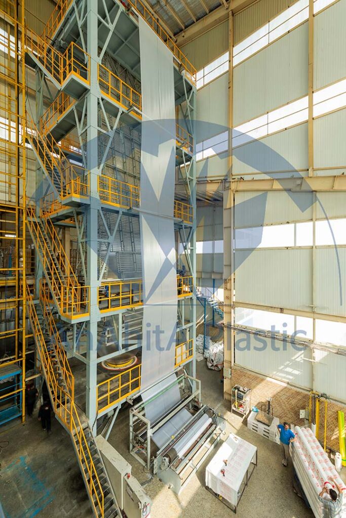 دستگاه نایلون عریض روشن در حال تولید رول فیلم عریض در کارگاه ایرانی